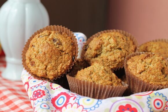 Oatmeal and almond muffins - a fragrant dessert for those who are losing weight on a Mediterranean diet
