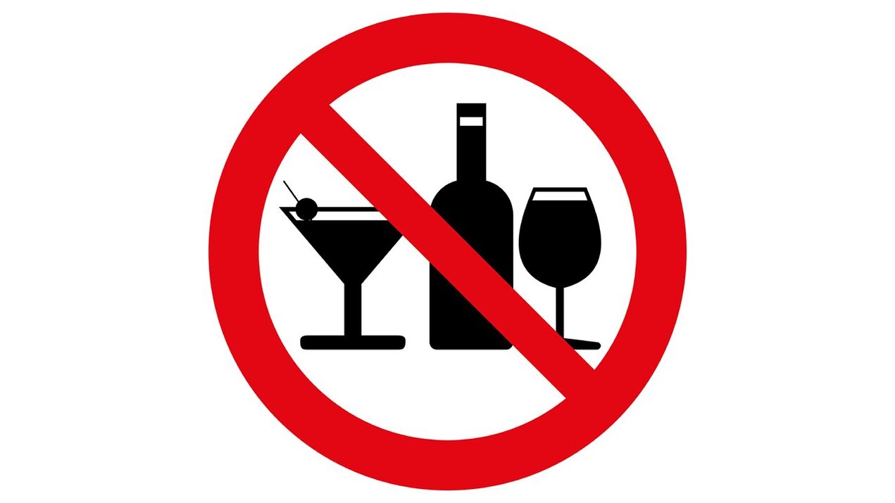 Consumption of alcoholic beverages is prohibited on the Dukan diet