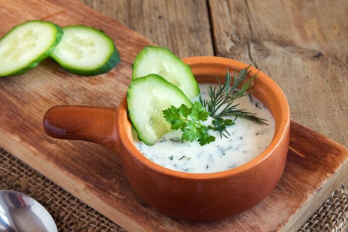 slimming yogurt soup with cucumber