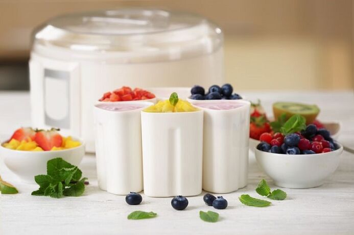 slimming yogurt with fruits and berries